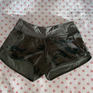 camouflage lululemon shorts (4)